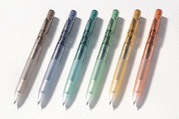 夏らしい爽やかカラー。「ブレン」内部機構が見えるクリアボディに新色登場