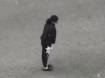 窓の外に怪しげなマイケルジャクソンが…