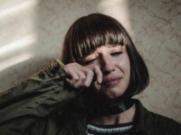 【心理テスト】他人に壊されて思わず泣いてしまった物は？　「あなたの傷つきやすさ」