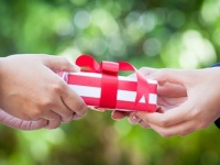 私のこと好きなの？ 女子大生が男子にもらうと勘違いしちゃう誕生日プレゼント9選