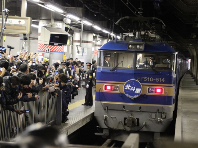 惜しまれつつラストランした 北斗星 3月廃止はウソだった 1ページ目 デイリーニュースオンライン