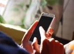 スマホゲームにハマり、親の金で１３０万課金した無職⇒　新聞の一面で特集される