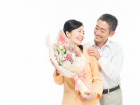 ​夫からプレゼントを貰う人は8割。だがプレゼントに満足している人は1割