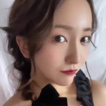 インスタグラム：板野友美(@tomo.i_0703)より