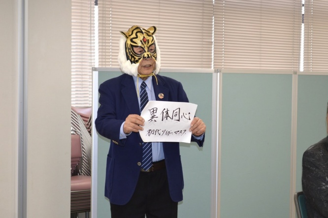 タイガーマスクを被った新間寿氏