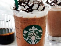 「ミンティー チョコレート ティー フラペチーノ」（画像は公式サイトより）