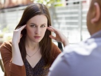 共感してほしいだけなのに！　女子がイラッとする「男子の論理的言動」5選　「例え話につっこむ」