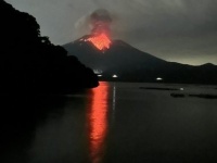 映画のような〝桜島の噴火〟に2.3万人驚がく「えぐい」「こりゃヤバい」　なお地元民「綺麗だなー」