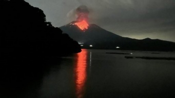 映画のような〝桜島の噴火〟に2.3万人驚がく「えぐい」「こりゃヤバい」　なお地元民「綺麗だなー」