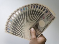 彼氏の収入が自分より低い……彼氏から収入を聞かれたら、正直に話す？　それとも、隠すべき？