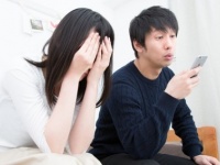 すぐに離婚しそうな夫婦の「夜の過ごし方」・6つ