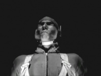 人間はどの程度の風速に耐えられるのか？顔面に時速735kmの爆風をあてるという人体実験（アメリカ)