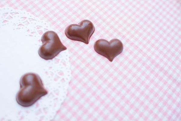 まさかそんな使い方が……簡単にチョコを溶かす裏技!