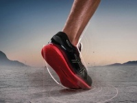 アシックスから、より少ない力でより長く走れるランニングシューズ「METARIDE」新発売