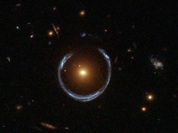 世界で初めて発見されたアインシュタインリングの距離がようやく判明（NASA）