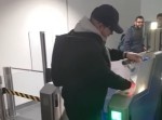 「すいませんチケットが…」　空港に規格外すぎる航空券を持参した男性