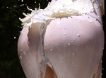 女性のお尻に大量のミルクを流したら、どうなると思う？