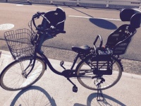 「前後に幼い子供を乗せて自転車で車道を走っていた私。反対車線からクラクションを鳴らされて...」（東京都・40代女性）