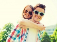 デヘヘッ!!　男性が「みんなの前でされて喜ぶ」好きアピール6つ！