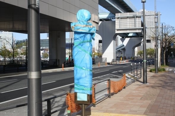 事件のニオイが...