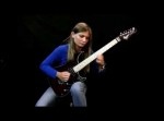 ベートーベンをメタルにアレンジする美少女ギタリスト！