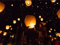 幻想的にランタンが舞う。「つなん雪まつり」が4年ぶりに開催