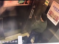 ぜんぜん同情できない案件。エレベーターのコントロールパネルに向かって放尿した少年が閉じ込められて救助される(中国)