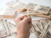 ​月収5万円の芸人3億の豪邸に住む。身寄りのない老女の遺産受け継ぎ