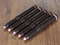 この春、話題の予感……！　エクセルのスティックアイシャドウが便利すぎる