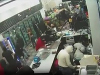 アメリカのガソリンスタンドで100人規模の集団強盗、通報するも警察が駆け付けたのはなんと9時間後