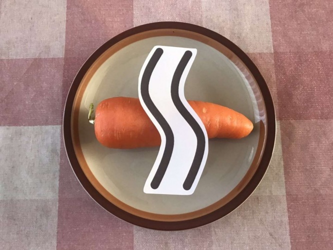 本当は超ロングなにんじん?(画像はンバヂ@nbaji9さんのツイートより)