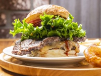 BURG HOLIC     COFFEE &amp; DINERのプレスリリース画像
