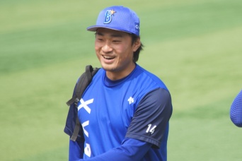 石田健大