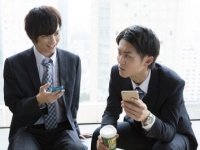 うぅ、恥ずかしぃよぉ……。彼氏が職場の人に自分の写メを見せるのは「アリ」or「ナシ」？