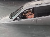 なぜ気が付かぬ？カーナビの指示通りに運転したら、海の中に車ごと転落してしまった観光客