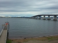 琵琶湖にかかる琵琶湖大橋（Takamorryさん撮影、Flickrより）
