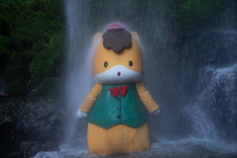 群馬県宣伝部長　ぐんまちゃんが『まさかの滝行』ずぶ濡れ！？　初単独WEB CM公開！！