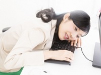 収入安定or時間のゆとりがある生活か……！　今の職業を結婚後も続けたい人は○％以上！