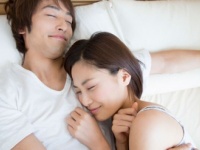 えっ、実はうれしくない……？　腕枕「嫌い」な女子⇒●●％「首が痛くなる」「気をつかう」