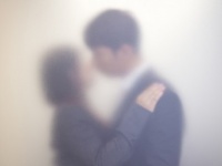 だっ、唾液を!?　これまでで一番気持ち悪かったキスのエピソード10