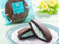 「もっちりチョコミントどら」（画像はセブン-イレブン・ジャパンの公式ツイッターより）