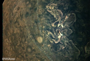 まるでクロード・モネの絵画のよう。NASAの木星探査機がとらえた木星の最新画像
