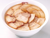 麺が見えないほどのチャーシュー