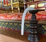 あまりの暑さにローソクもぐんにょり...　「こんなにヤル気のないヤツ、初めて見た」