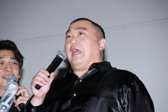 極楽とんぼ・山本圭壱