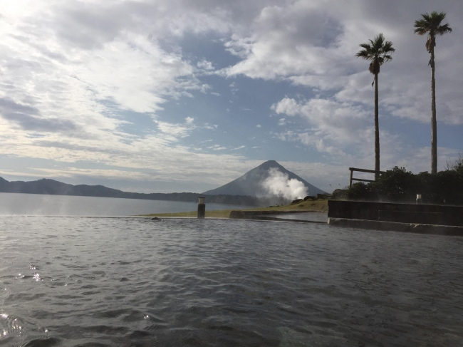 温泉につかりながら絶景を堪能