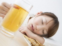 お酒の強さは○○で決まる！　お酒に強くなる方法を医師が解説