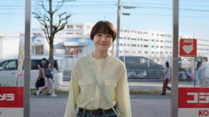 奈緒、コジマ新CMでハッピーオーラ全開の“ミュージカル”披露！挑戦したいのは「コジ坊ケーキ」作り？