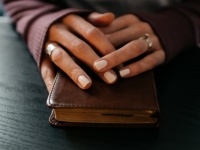 少しは払ってよ！　「ケチな女友達」の特徴5つ