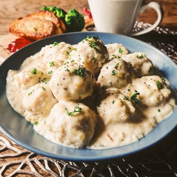 フワトロうま～！炊飯器で作るホワイトソース・ミートボールの作り方【ネトメシ】